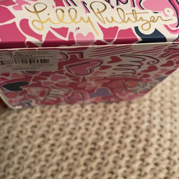 Lilly Pulitzer🏷$48| Gold “LOVE” Necklace NWT💞 - Picture 2 of 5